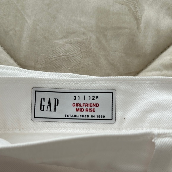 GAP Girlfriend Mid Rise - 12 - Picture 2 of 3